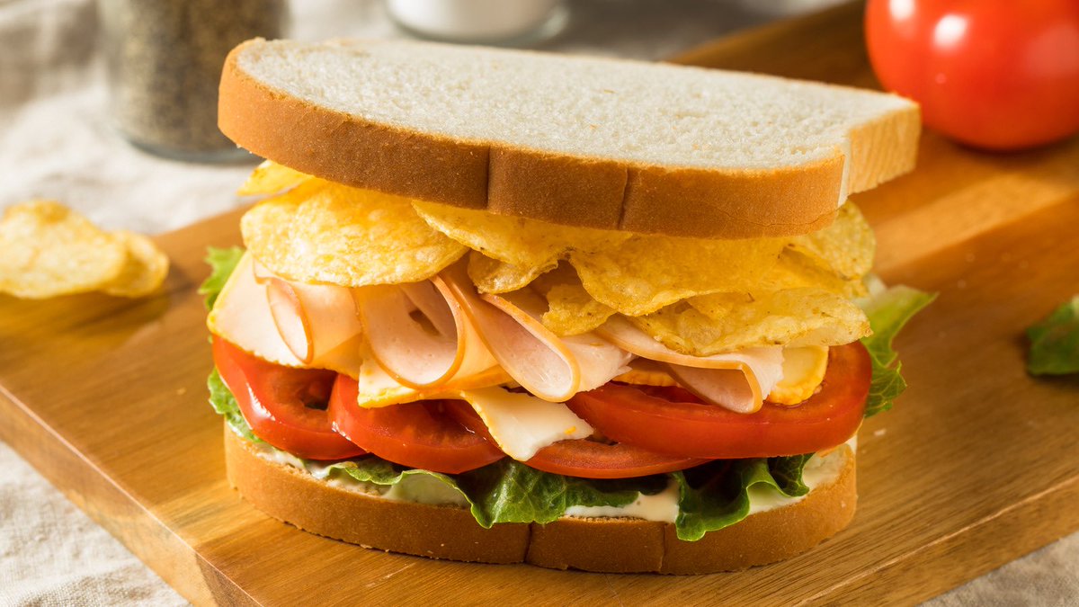 Abderrr_'s tweet photo. Tweet risqué : Le combo sandwich chips relève de la haute gastronomie https://t.co/Hk8WZDfrJo