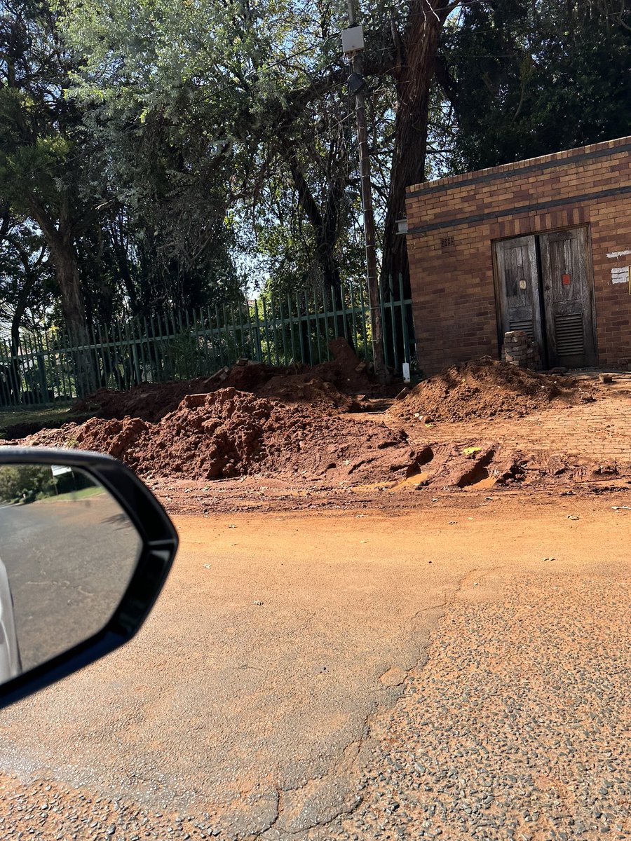 Topanga07's tweet photo. @CityPowerJhb Repairs are not underway! There is no team on-site? We have been without power for 49 hours now https://t.co/VXGbv4pzBe