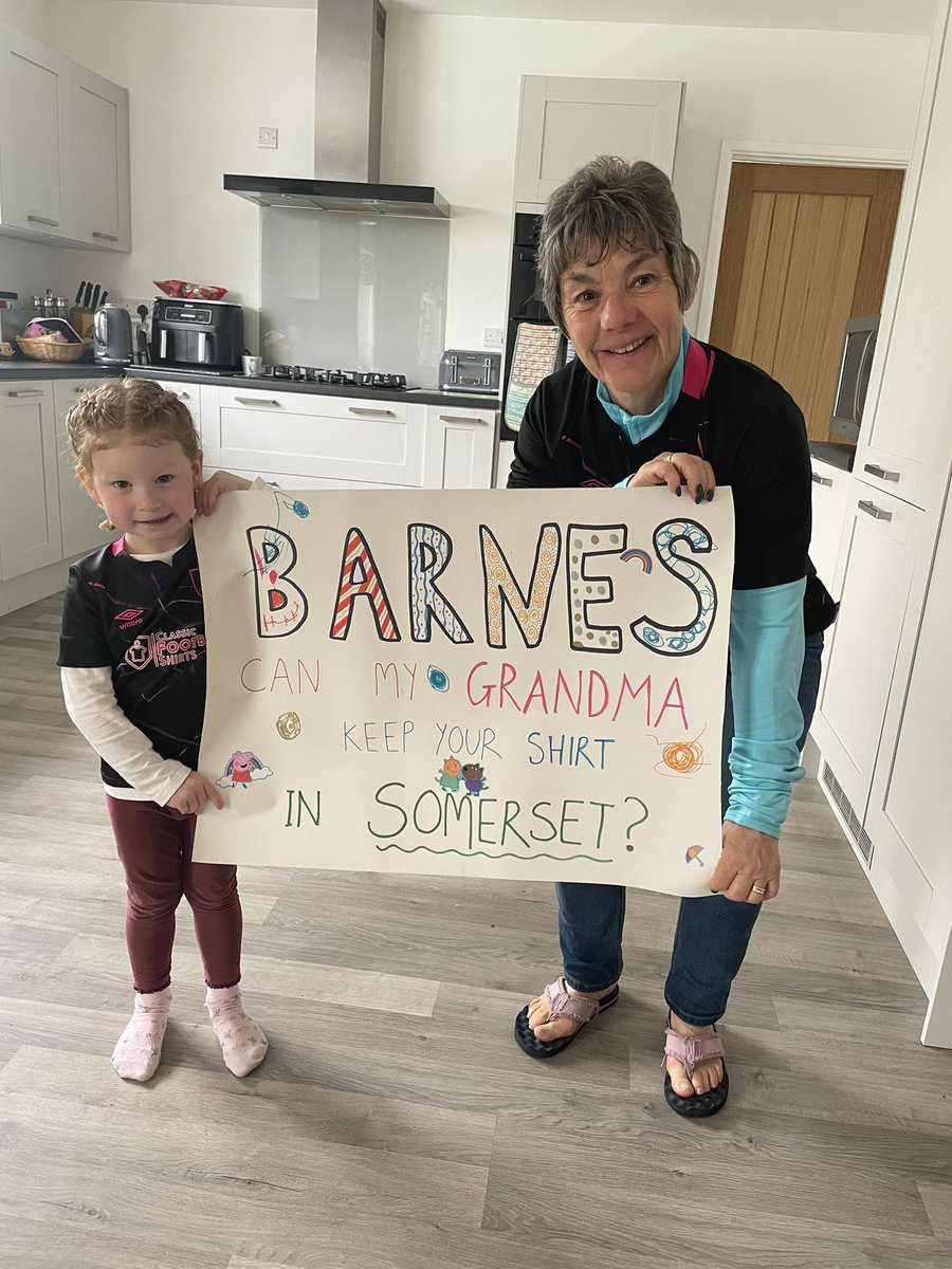 Off to watch <a href="/BurnleyOfficial/">Burnley FC</a> , mums after Bashleys shirt 😂😍