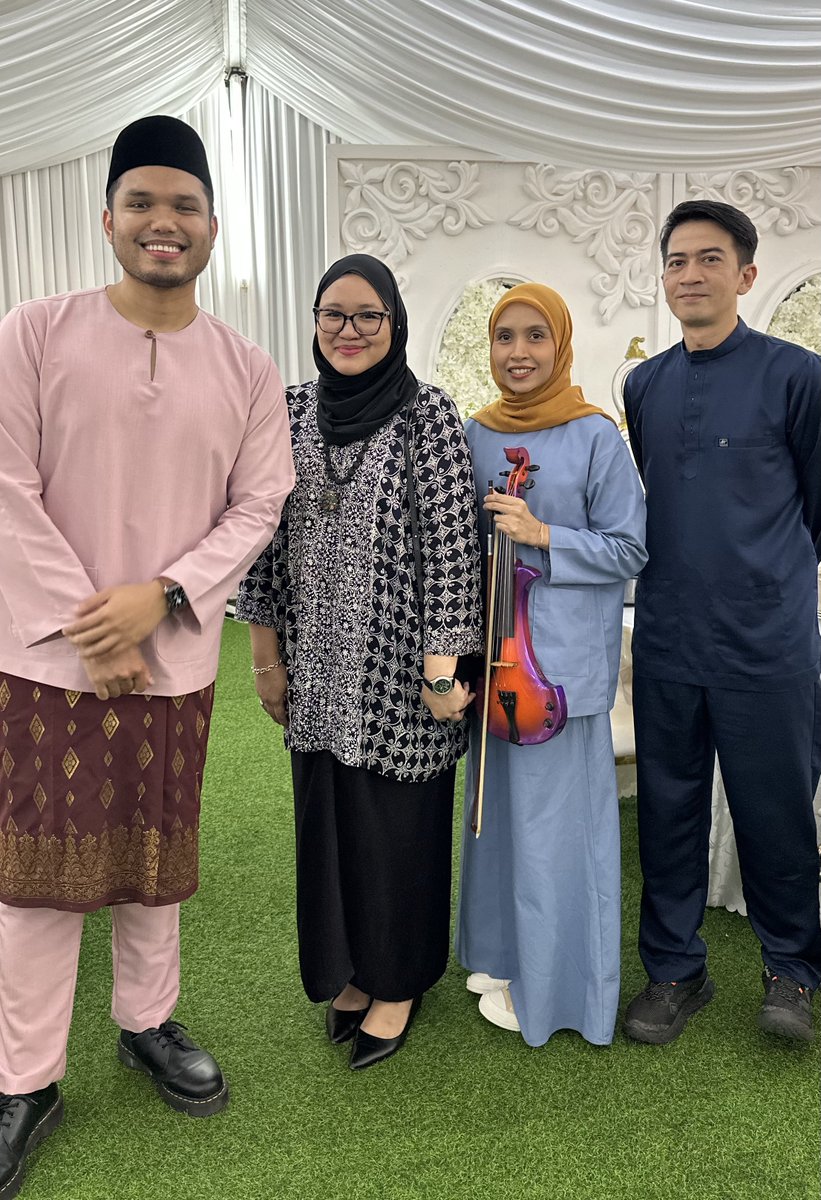 khairulaming's tweet photo. 2 weeks ago I saw @EndangHyder tagged me and tanya boleh tak nak perform violin untuk staff. She’s willing to travel to Kelantan. We hired her and memang WOW performance dia. Anyone yang nak buat company event, wedding, birthday etc please hire her, memang betul2 best 💪🏻💪🏻 https://t.co/ThZDMpnnEw