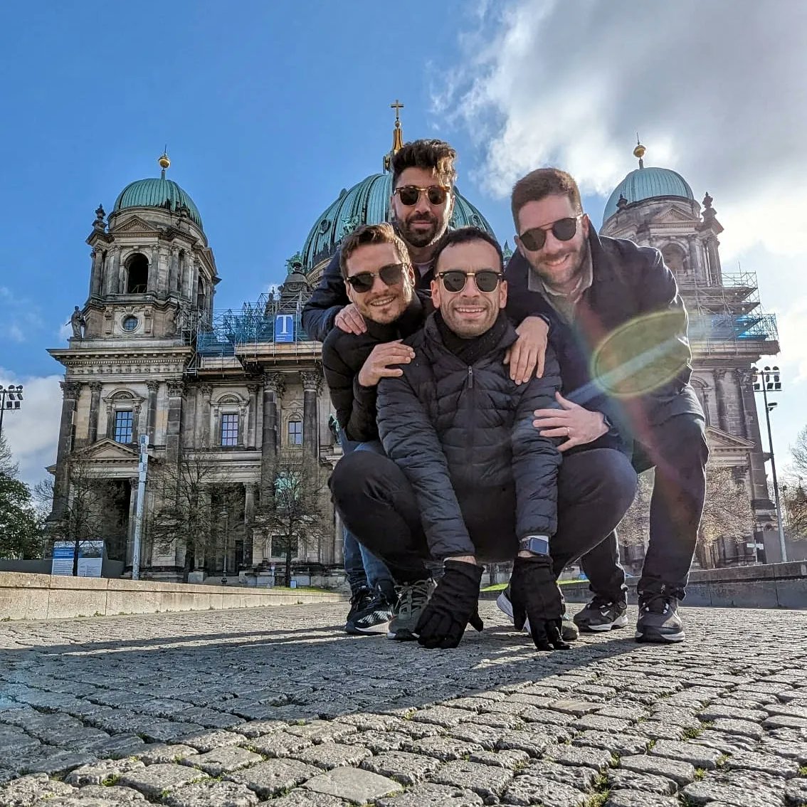 tanoriccio's tweet photo. Algún día imagine que podría realizar un viaje por Europa. Recorrer varias ciudades de diferentes países. Hacerlo con amigos que quiero. Bueno, les cuento que todo eso esta pasando y aun sigue la aventura... 

Feliz! ❤️ https://t.co/zl9BvuaaHH