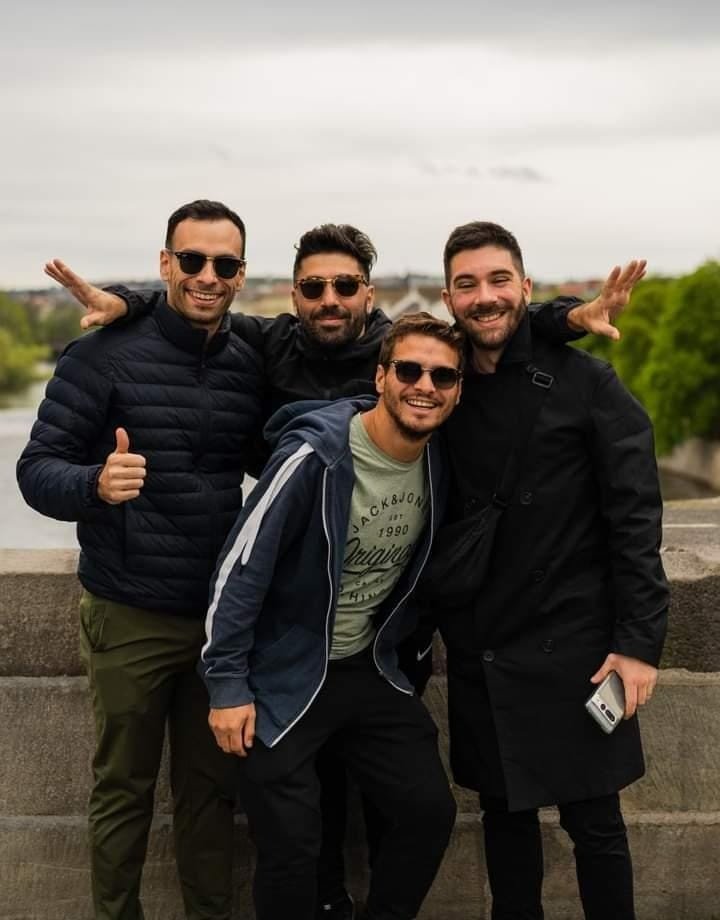 tanoriccio's tweet photo. Algún día imagine que podría realizar un viaje por Europa. Recorrer varias ciudades de diferentes países. Hacerlo con amigos que quiero. Bueno, les cuento que todo eso esta pasando y aun sigue la aventura... 

Feliz! ❤️ https://t.co/zl9BvuaaHH