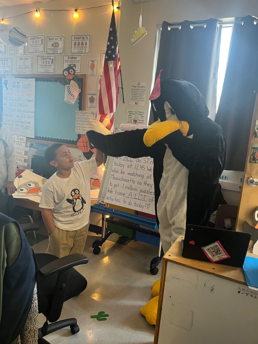 ktfleming20's tweet photo. Helping hit Mass a million puzzles, live streaming Jiji’s cousins from Monterey Zoo, Jiji’s surprise visit, matching shirts &amp; cupcakes- what a way to celebrate Jiji’s Birthday 🎉 @STMath @Mass_STEMHub https://t.co/AP4GgDuN5a