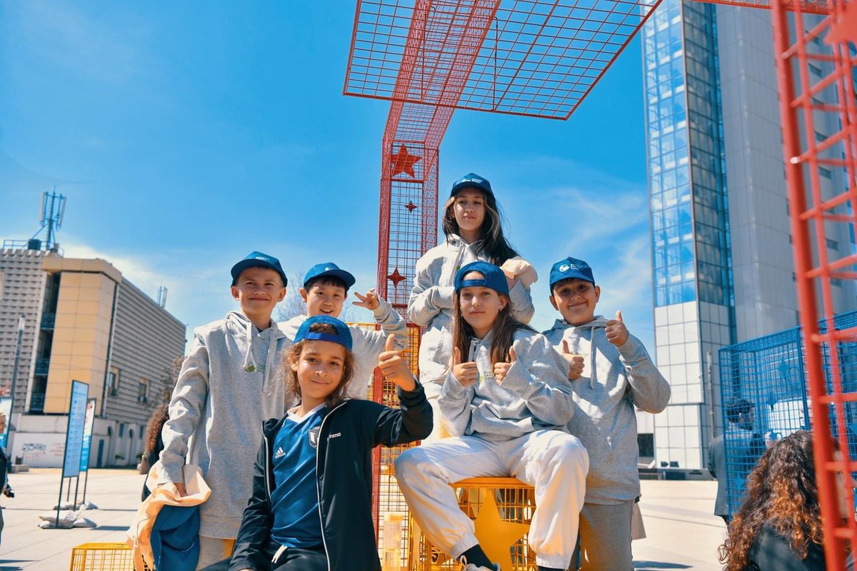 VjosaOsmaniPRKS's tweet photo. Kosovo Earth Days are a reminder of our responsibility to protect our planet. 

Pleased to see 🇽🇰's ambition to improve waste management and to reduce our carbon footprint. 

Let's all work together to create a greener and cleaner world for generations to come! 🌍🫶🏻 https://t.co/1bQrEJgU1l