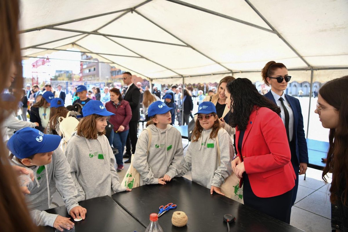 VjosaOsmaniPRKS's tweet photo. Kosovo Earth Days are a reminder of our responsibility to protect our planet. 

Pleased to see 🇽🇰's ambition to improve waste management and to reduce our carbon footprint. 

Let's all work together to create a greener and cleaner world for generations to come! 🌍🫶🏻 https://t.co/1bQrEJgU1l