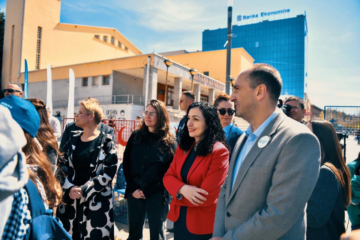VjosaOsmaniPRKS's tweet photo. Kosovo Earth Days are a reminder of our responsibility to protect our planet. 

Pleased to see 🇽🇰's ambition to improve waste management and to reduce our carbon footprint. 

Let's all work together to create a greener and cleaner world for generations to come! 🌍🫶🏻 https://t.co/1bQrEJgU1l