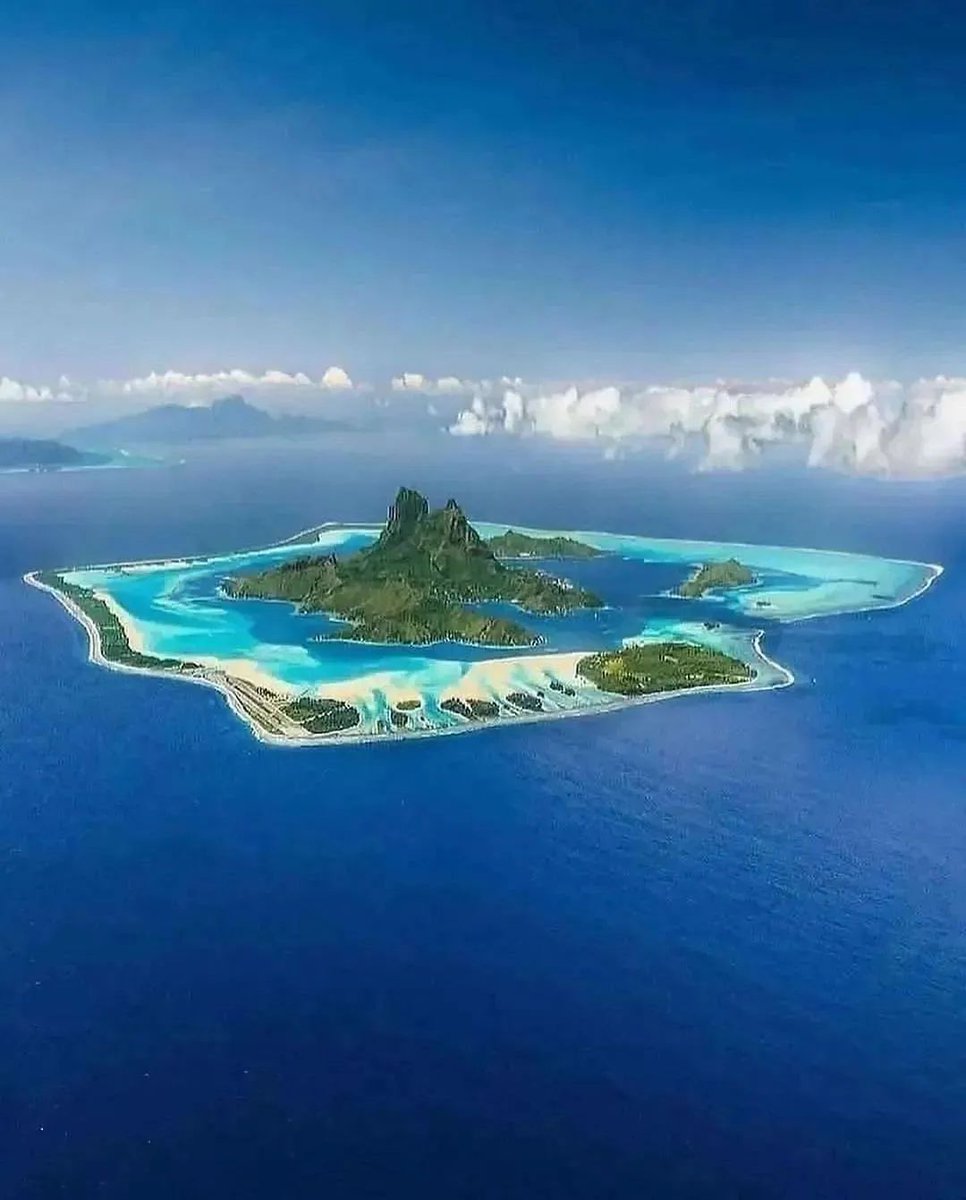 Bora Island 🏝️ this place looks unreal 🌍 

 #travelislove
#keeptraveling #travelerlife #amazingtrip
#travelforever #stunningplace