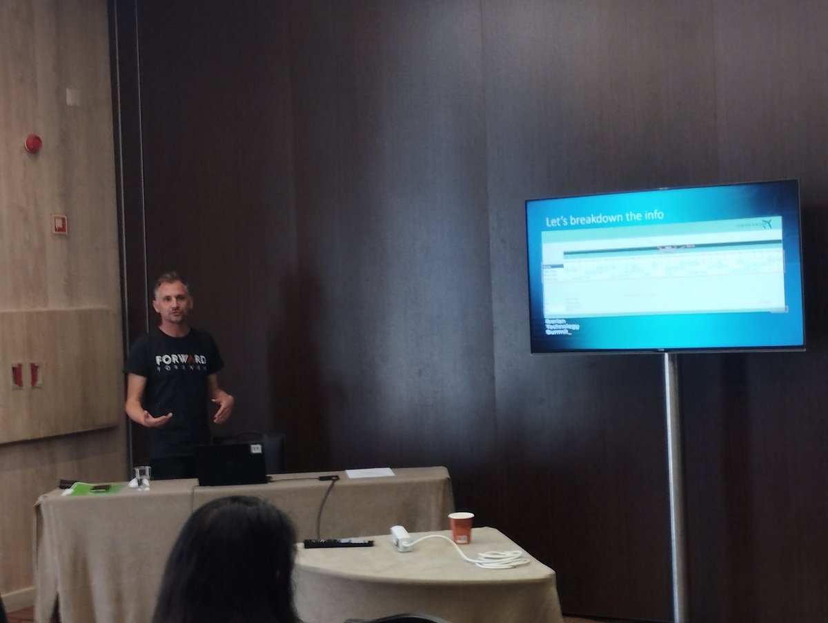 At <a href="/tiagoneves/">Tiago</a> session about converting a paper work shift into #Outlook calendar events thanks to #AIBuilder #PowerAutomate in the <a href="/IberianSummit/">Iberian Technology Summit</a>