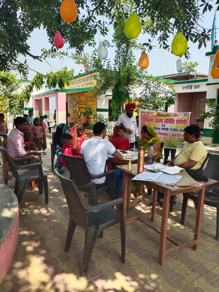 लखीमपुर खीरी के निघासन ब्लॉक स्थित उच्च प्राथमिक विद्यालय फरदहिया में बच्चों का स्कूलों में दाखिला करवाने के लिए वृहद् नामांकन मेला व अभिभावक-शिक्षक बैठक का आयोजन किया गया। 
#SchoolChaloAbhiyanUP 
<a href="/UPGovt/">Government of UP</a> <a href="/CMOfficeUP/">CM Office, GoUP</a> <a href="/thisissanjubjp/">Sandeep Singh</a>