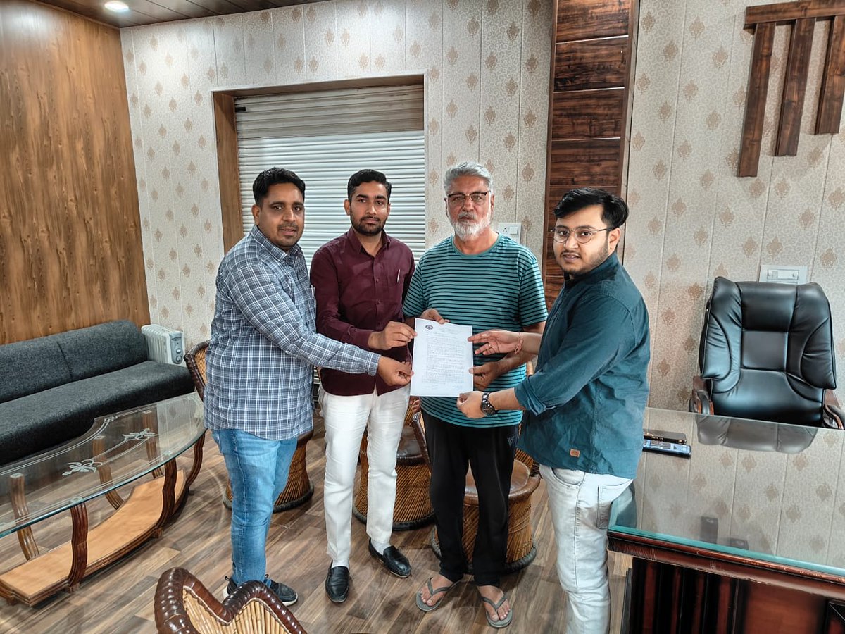 #IADemands3600GP
आज आईटी यूनियन हनुमानगढ़ की  संगरिया शाखा के द्वारा माननीय विधायक श्री गुरदीप शाहपीनी जी को 11 सूत्री ज्ञापन दिया गया <a href="/IA_Union/">IT Union Rajasthan Official</a> <a href="/DoITCRaj/">Dept of IT&C, Raj</a> <a href="/zeerajasthan_/">ZEE Rajasthan</a> <a href="/DainikBhaskar/">Dainik Bhaskar</a>