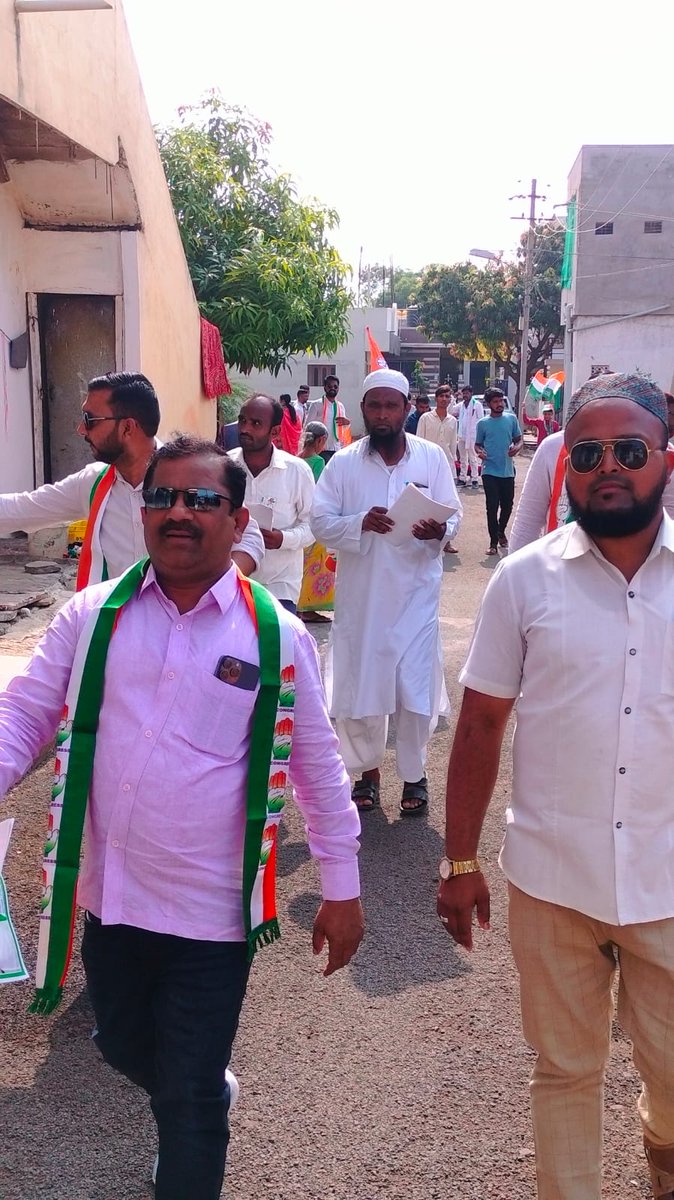 YadawadAltaf's tweet photo. *ಚುನಾವಣಾ ಪ್ರಚಾರ..* ಇಂ���ು  ದಿನಾಂಕ 29-4-2023 ಶನಿವಾರ ಮುಂಜಾನೆ 7:30 ಗಂಟೆಗೆ  ಸೆಕ್ಟರ್ ನಂಬರ್ 38 ಹಾಗೂ  33 ನಲ್ಲಿ  ಕಾಂಗ್ರೆಸ್ ಪಕ್ಷದ ಅಭ್ಯರ್ಥಿಯಾದ ಶ್ರೀ ಎಚ್ ವೈ ಮೇಟಿ ಸಾಹೇಬ್ರು ಪರವಾಗಿ ಪ್ರಚಾರ ,(ಮತಯಾಚನೆ) ಮಾಡಲಾಯಿತು. ಈ ಸಂದರ್ಭದಲ್ಲಿ  ಕಾಂಗ್ರೆಸ್ ಪಕ್ಷದ ಮುಖಂಡರು ಕಾರ್ಯಕರ್ತರು. ಭಾಗ���ಹಿಸಿದ್ದರು..@DKShivakumar https://t.co/e638wxQO7n