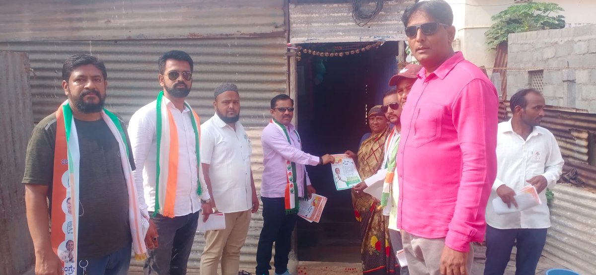 YadawadAltaf's tweet photo. *ಚುನಾವಣಾ ಪ್ರಚಾರ..* ಇಂ���ು  ದಿನಾಂಕ 29-4-2023 ಶನಿವಾರ ಮುಂಜಾನೆ 7:30 ಗಂಟೆಗೆ  ಸೆಕ್ಟರ್ ನಂಬರ್ 38 ಹಾಗೂ  33 ನಲ್ಲಿ  ಕಾಂಗ್ರೆಸ್ ಪಕ್ಷದ ಅಭ್ಯರ್ಥಿಯಾದ ಶ್ರೀ ಎಚ್ ವೈ ಮೇಟಿ ಸಾಹೇಬ್ರು ಪರವಾಗಿ ಪ್ರಚಾರ ,(ಮತಯಾಚನೆ) ಮಾಡಲಾಯಿತು. ಈ ಸಂದರ್ಭದಲ್ಲಿ  ಕಾಂಗ್ರೆಸ್ ಪಕ್ಷದ ಮುಖಂಡರು ಕಾರ್ಯಕರ್ತರು. ಭಾಗ���ಹಿಸಿದ್ದರು..@DKShivakumar https://t.co/e638wxQO7n