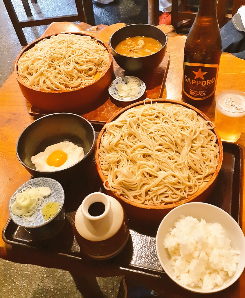 昼食昼飯🍴関内角清✨とろろそば🍚🥢カレーつけそば🍺今日は月一の👁️エクステ💕飾ってあった🎏五月人形🎏