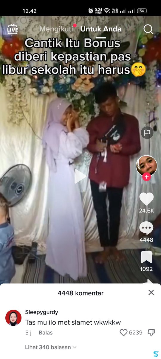 sbyfess's tweet photo. -rek ini pure aku ngajak diskusi, kenapa ya yang nikah muda (usia sekolah) kebanyakan dari golongan masyarakat menengah ke bawah. Kadang masih bingung, apa ndak malah nambah populasi? Kenapa nggak fokus kerja aja ya buat nambah penghasilan kalo misal memang karena  (cont..) https://t.co/Prt3bWfGBe