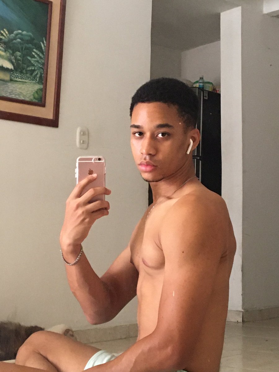 Mikheyq's tweet photo. Just look at me https://t.co/W2onRN4Sm7