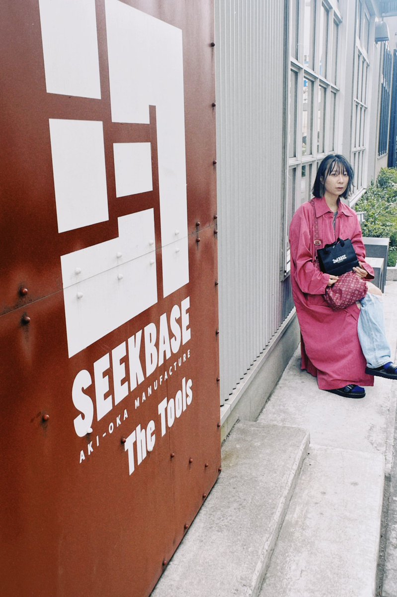 mimu_vo's tweet image. ミュージシャンの方がおすすめと仰っていて気になっていた、
秋葉原の #2ndBASE に行ってきました。
オールドレンズお迎えしたよ。
店員さん、とても丁寧に対応してくれた。
ありがとうございました。また行きたい。

（秋葉原は行きたい場所が溢れていて本当に楽しい、良い運動になった。）