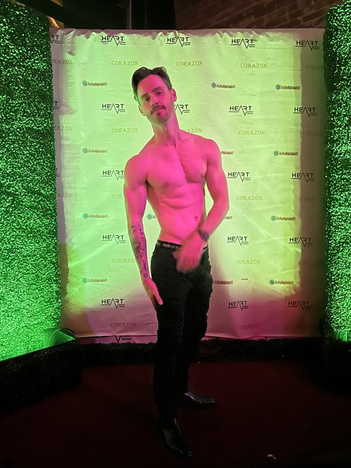 😮😘 https://t.co/TzpGpuKRrx