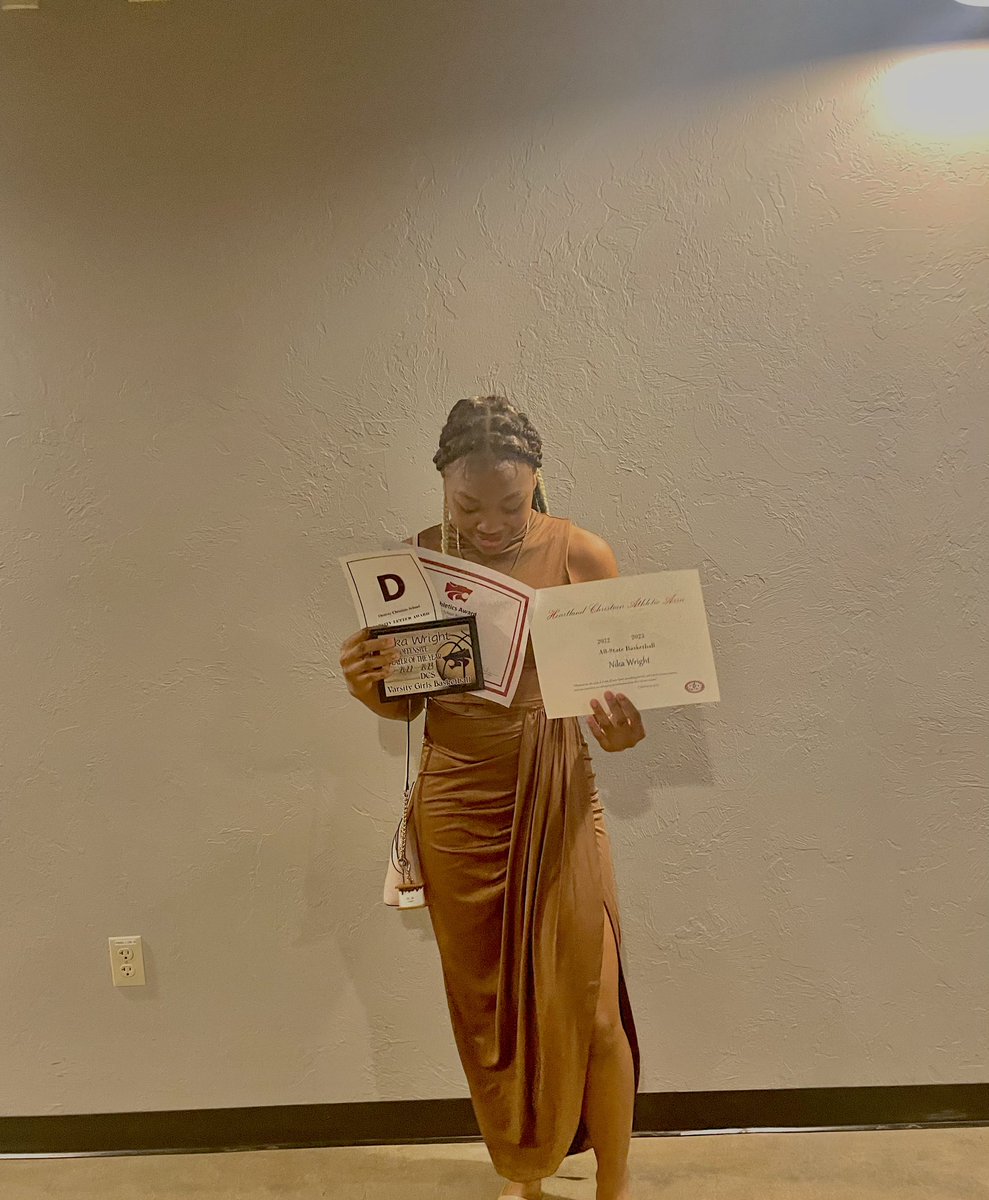 Got offensive player of the year tonight!
Ending year stats- 312pts ,95 asst , 23 blocks and 82 steals.