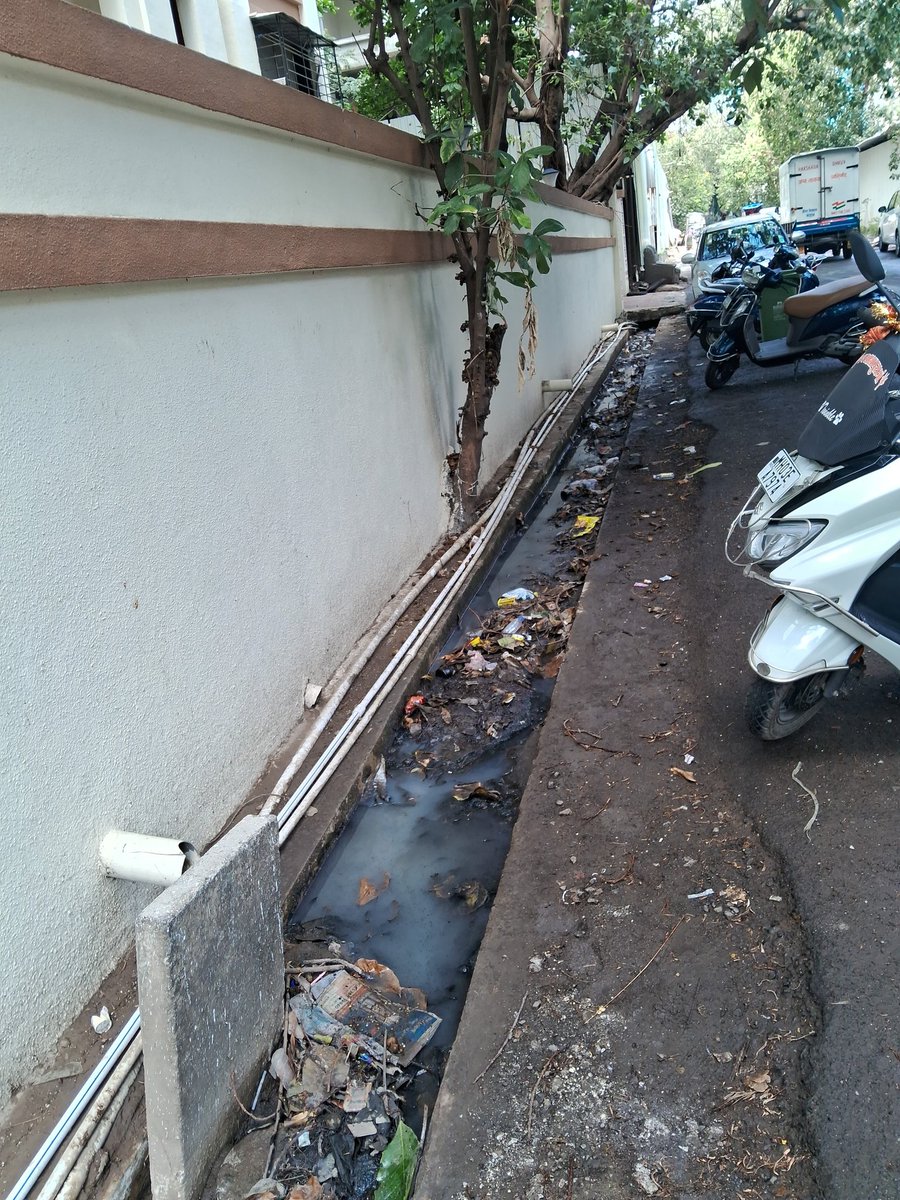 SaiG96's tweet photo. @mybmcWardT @mihirkotecha @NeilSomaiya @KiritSomaiya @mybmc 
Multiple complaints given, but still the issue remains unresolved. Requesting the officials to kindly resolve this issue as soon as possible as it has become a serious health concern for the residents nearby. https://t.co/bNb7B1WyDD