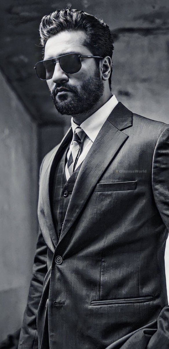 Vickystannn's tweet photo. Presenting Y'all Monochrome King 👑
#VickyKaushal #Vicky https://t.co/KZtyLEEbhm