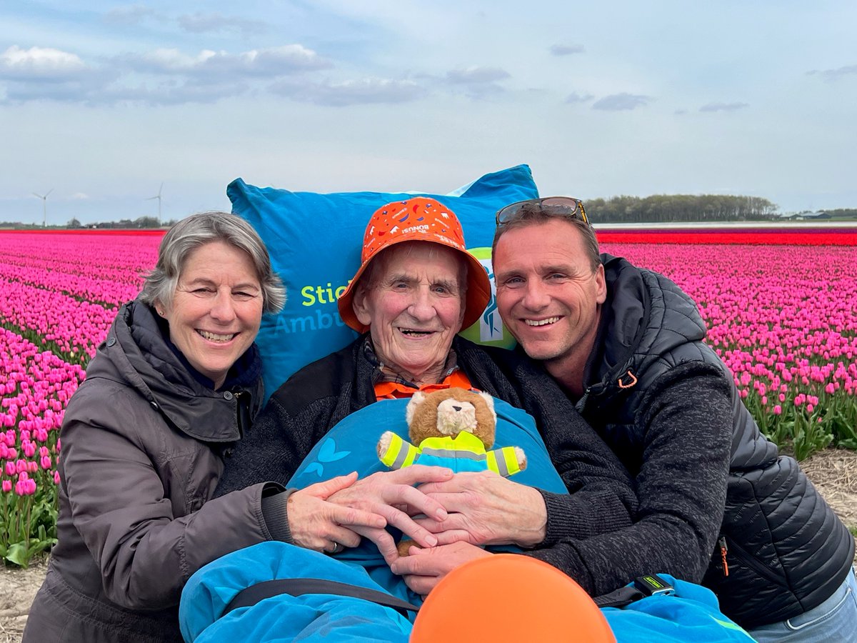 Afgelopen week kon deze meneer nog genieten van een rondje rijden door de omgeving van Schagen.

Vandaag mogen we 4 andere immobiele (terminale) patiënt helpen met een laatste wens.
