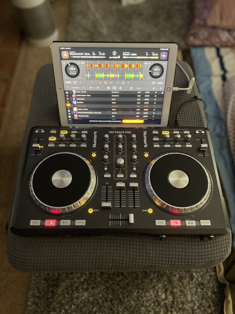 j1madr's tweet image. Last night when I decided to take out my old controller for a spin and DJing with an iPad Pro. Gonna put more music soon on the tablet for better access

#mixtrackpro #djayapp