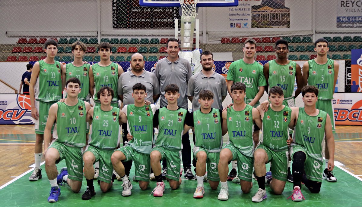 NmicsDelBasquet's tweet photo. Ya tenemos a nuestro Junior @TAUcastello camino de Huelva para jugar el Campeonato de España. Por el camino recogerán a sus compañeros de @FundLucentum para llegar juntos y compartir estos días Hotel y Autobús.
Buena iniciativa de ambos clubes!!! https://t.co/u2hDNQw9Zi
