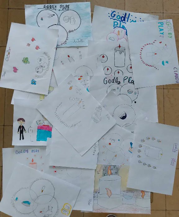 ConsolacionCas's tweet photo. Sacramentos: 7️⃣signos sagrados. Tiempo de Pascua 🕯. 3️⃣ en 1️⃣. Agua, luz y aceite. L@s alumn@s de 4⁰ de Primaria hemos recordado esta semana el sacramento del Bautismo. ¡Nos zambullimos 🌊 con @Godlyplayspain!

#consolacioneduca https://t.co/mxjYmOuPQr