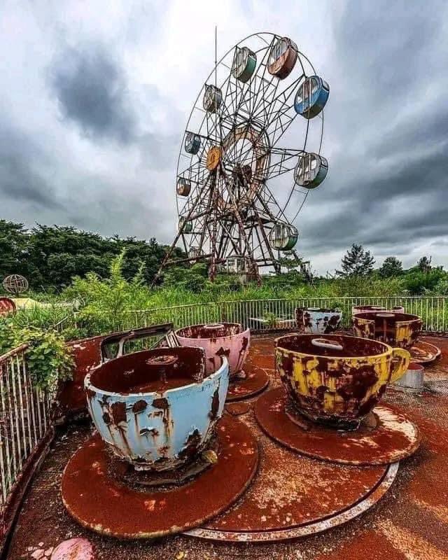 unfoundhouse's tweet photo. No one comes to play anymore…
 #abandoned theme park https://t.co/S4TXKIZPbI