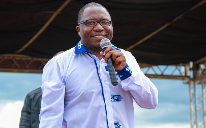 molokele's tweet photo. Patriotism is now a Crime in Zimbabwe 🇿🇼 

Section 59 is very clear on the Right to Protest

@NgarivhumeJacob is now in jail for exercising his constitutional right

Together with @JobSikhala1 he is now one of the many political prisoners in Zimbabwe 

#ZanuPfMustGo 
#Zimbabwe https://t.co/8FjvONqvRJ