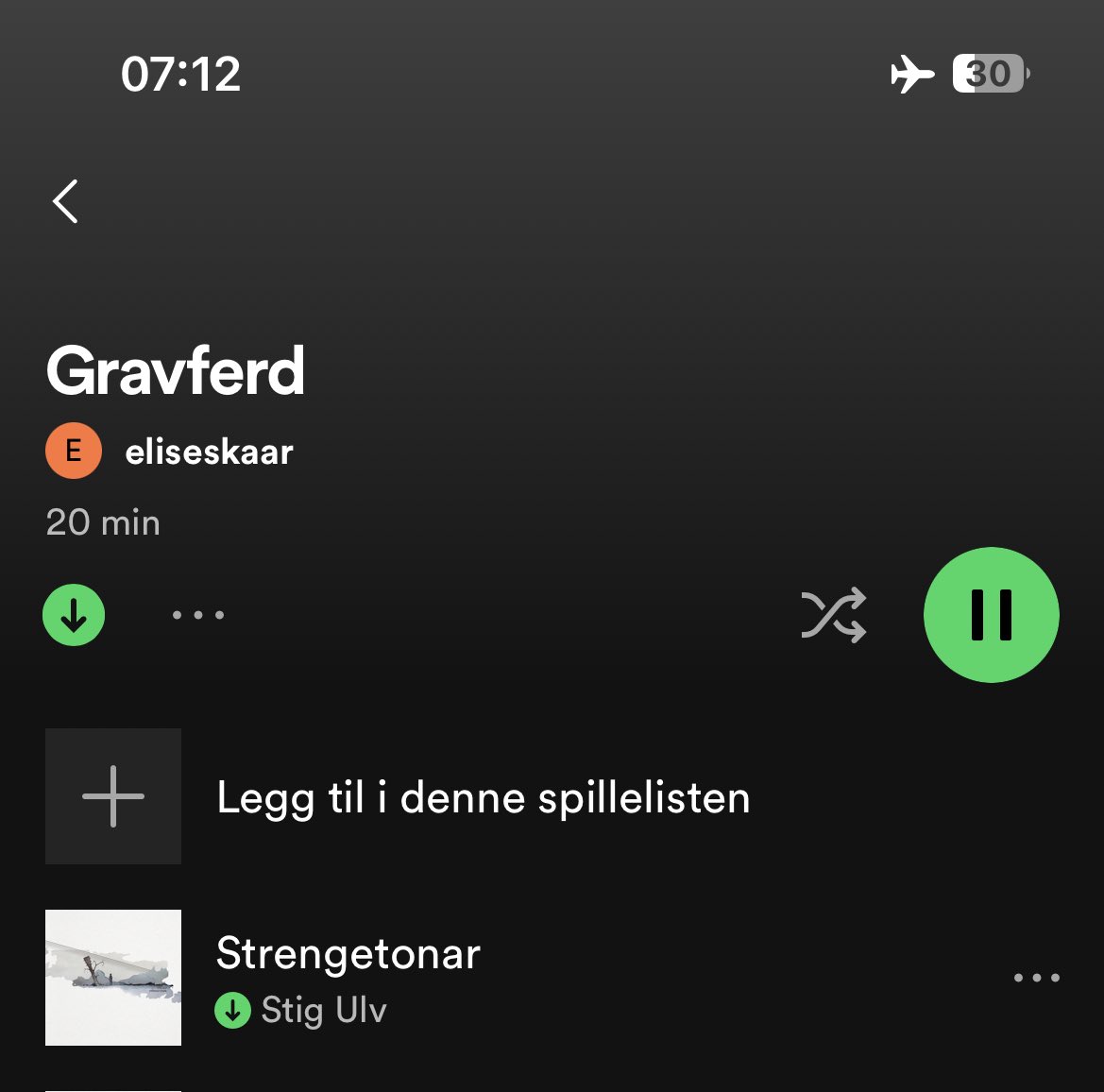 eliseskaar's tweet photo. Når du skal ut å flyge, og det einaste du har nedlasta av musikk er denne spelelista https://t.co/34zoioVXSg