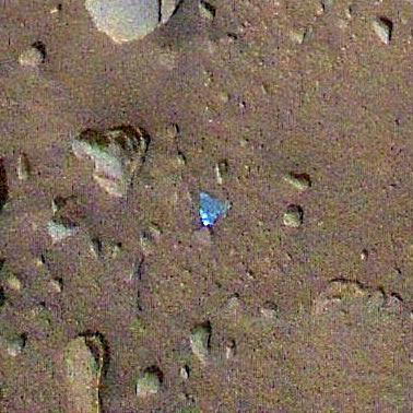 In the excitement of the great view of @NASAPersevere at Echo Creek from #MarsHelicopter Ingenuity (above Mount Julian) I failed to notice the NASA article mentions some landing debris also visible. It's ~1/4 the size of the shadow, so ~30cm on a side

mars.nasa.gov/resources/2742…
