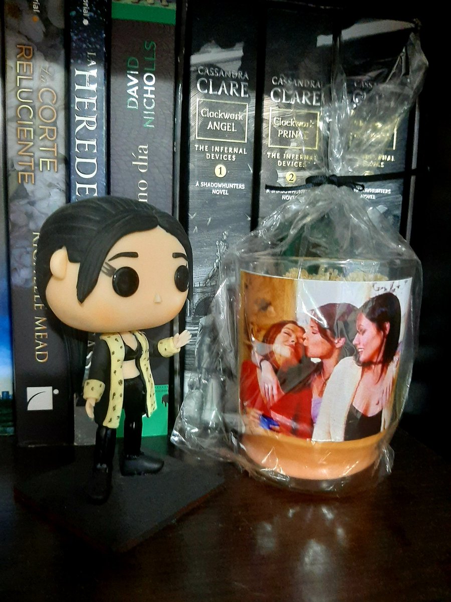 Elsitaa's tweet photo. @drewfuller Love Prue, LOVE that episode but Piper, @H_Combs, is always gonna be my favourite Charmed. https://t.co/9ppmCnb1CP
