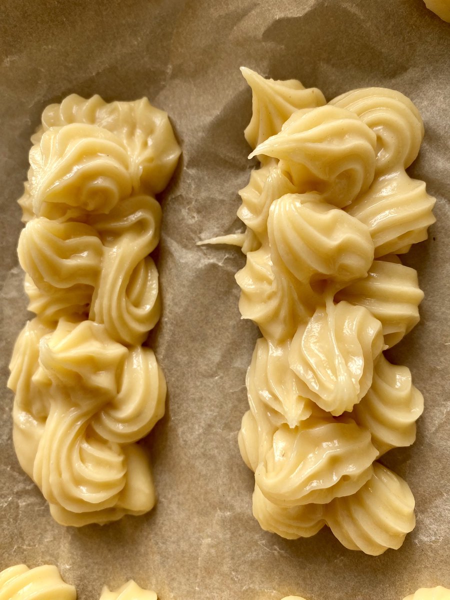 G27Marco's tweet photo. Jouer déjà de la poche à douille de bon matin !! #patisserie mini #chef #gourmand #pateachoux #cuisine #invitation https://t.co/cQTsRgTEgY