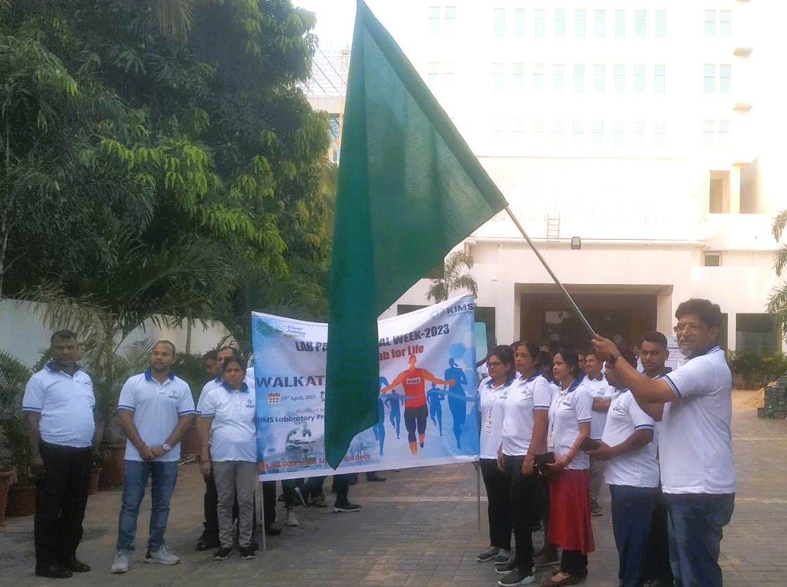 KIMSBBSR's tweet image. #KIMSBBSR celebrated Lab Professional Week- 2023 with a walkathon themed &quot;Lab for Life&quot; to promote health and wellness among the lab staff.

It started from KIMS gate and ended at KIIT Square. Lab Director Dr. Ambarish Padhi flagged off the event.