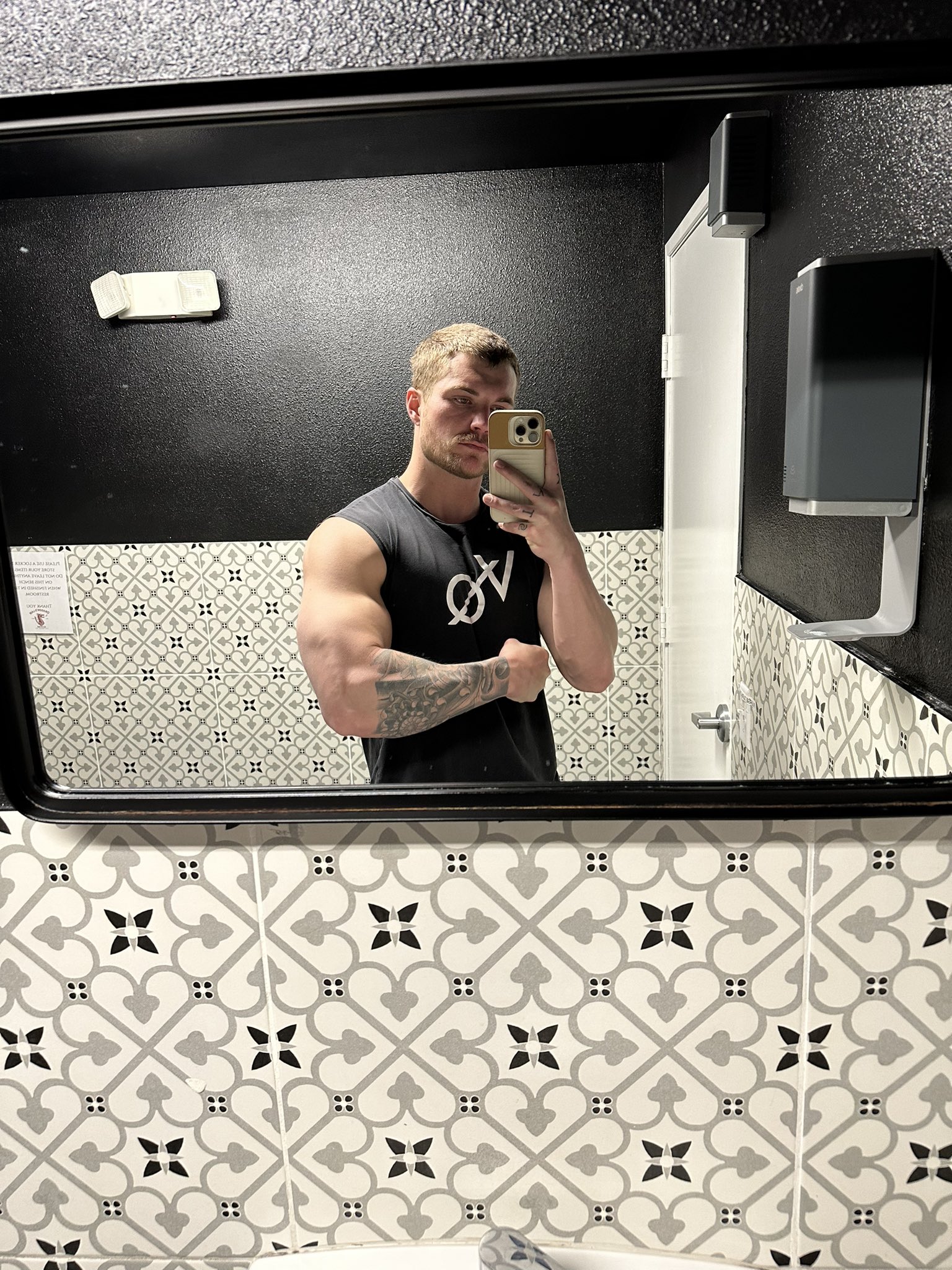 TW Pornstars - LogyDrake. Twitter. Thicker than a snicker. 6:07 AM - 29