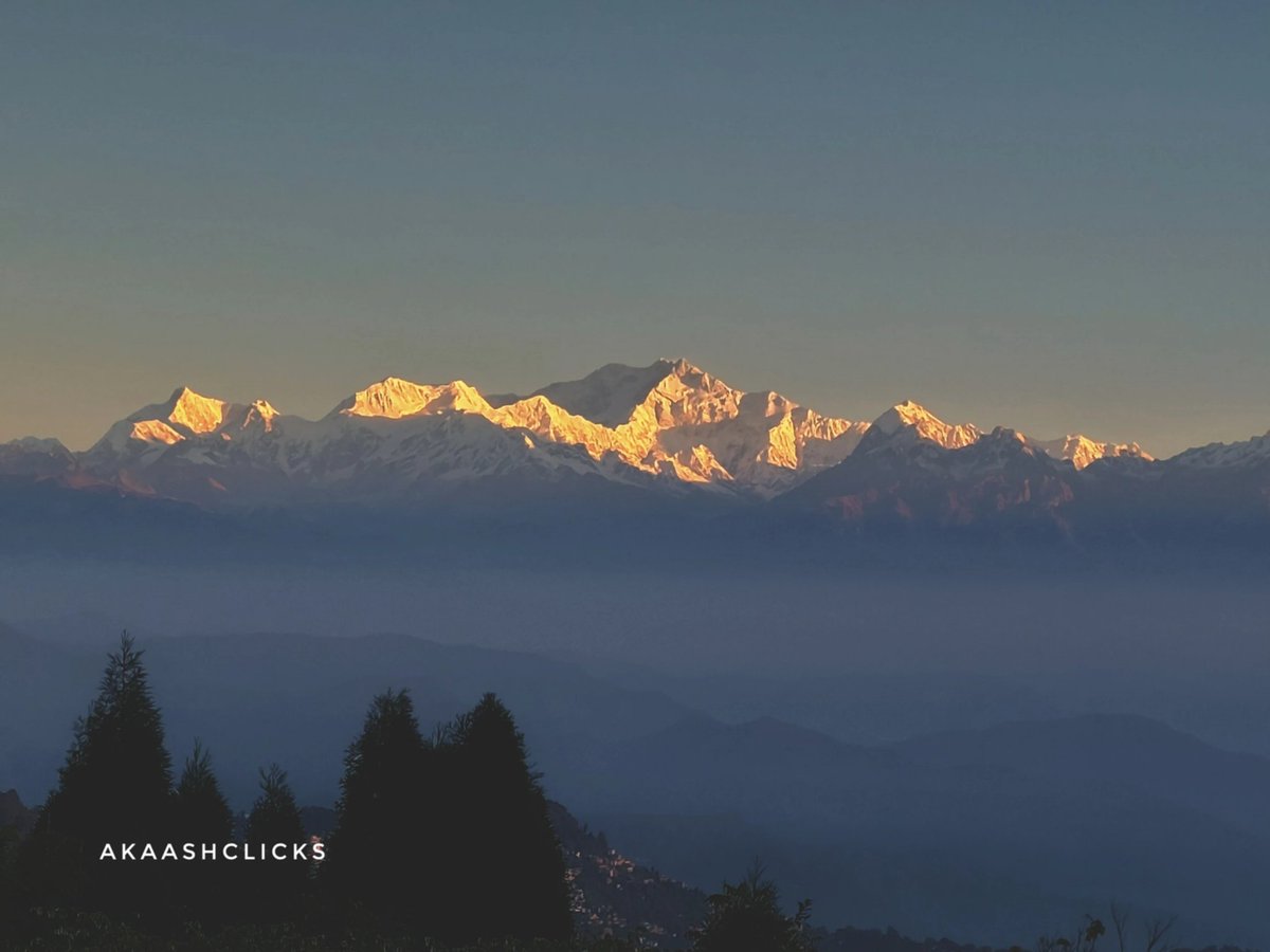 imshouvik02's tweet image. Sunrise at Tiger Hill..
Kangchenjunga❤️
@samsungindia @samsungmobile #A52s5G #darjeeling #darjeeling_diaries #sky #skyphotography #nature #naturephotography #naturelovers #mobilephotography #photography #photos #taigerhill #westbengal #westbengaltourism #kolkata #mountains #sun