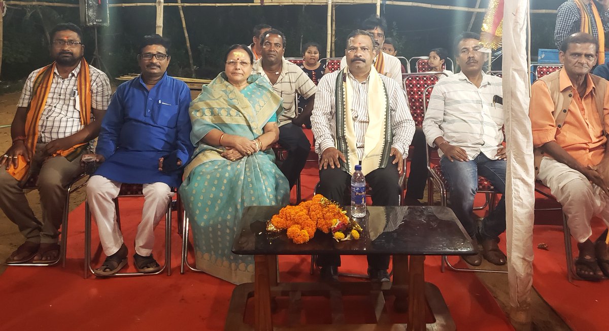 MadhuAgrawalla2's tweet photo. #ପାଟକୁରା ନିର୍ବାଚନ ମଣ୍ଡଳୀ ଅନ୍ତର୍ଗତ #ଡେରାବିଶ ବ୍ଳକର ହରିଅଙ୍କ ଗ୍ରାମପଞ୍ଚାୟତର ଦକ୍ଷିଣଖଣ୍ଡ ଭୋଳର ବ୍ରହ୍ମକ୍ଷେତ୍ର ଠାରେ ଆୟୋଜିତ ଶ୍ରୀ ଶ୍ରୀ ମହାବୀର ଦକ୍ଷିଣମୁଖି ହନୁମାନଜୀଉଙ୍କ ମନ୍ଦିର ଓ ବିଗ୍ରହ ପ୍ରତିଷ୍ଠା ଦିବସରେ ଯୋଗଦେଇ ପ୍ରଭୁଙ୍କ ଆଶୀର୍ବାଦ ଭିକ୍ଷା କଲି।🙏
#Patkura #Derabis #Kendrapara https://t.co/H0DYJD0GNH
