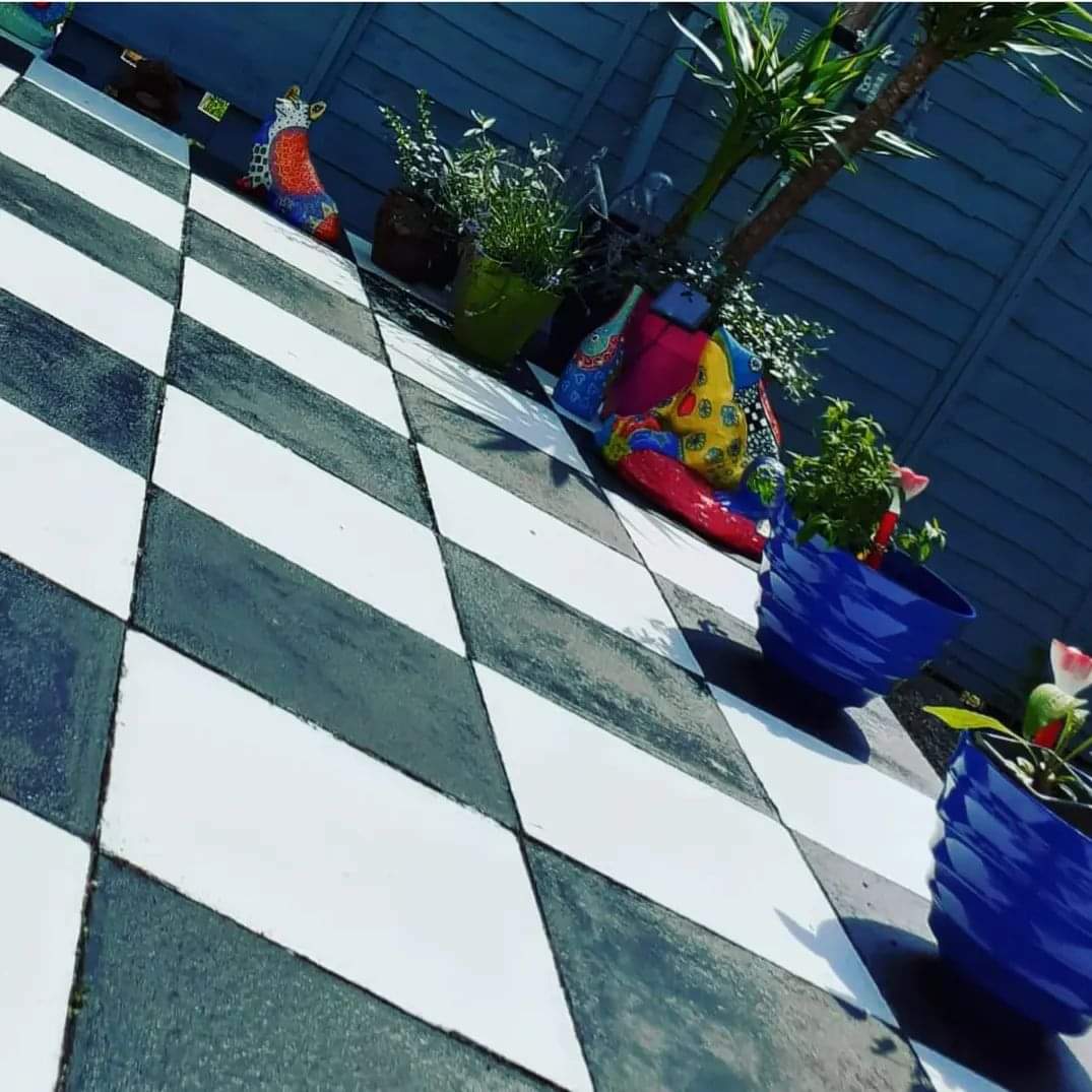 moe_rocksmoore's tweet photo. Lucky enough to have a garden to escape to during the first Lockdown, I transformed all the sculptures i inherited and recreated my own wee Terrazza Mascagni di Livorno!β @waspsstudios @Creative_Ren #sculpture #Gardens #lockdown2020 #lockdownartist #terrazzamascagni #Livorno https://t.co/ciZ4sP5boD