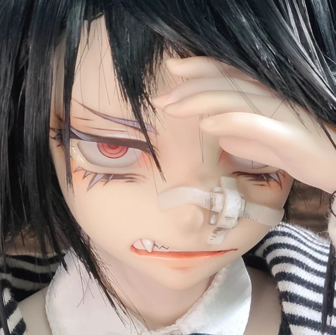盛りの段差が目立つので、ちっちゃいガーゼテープ作りました。
