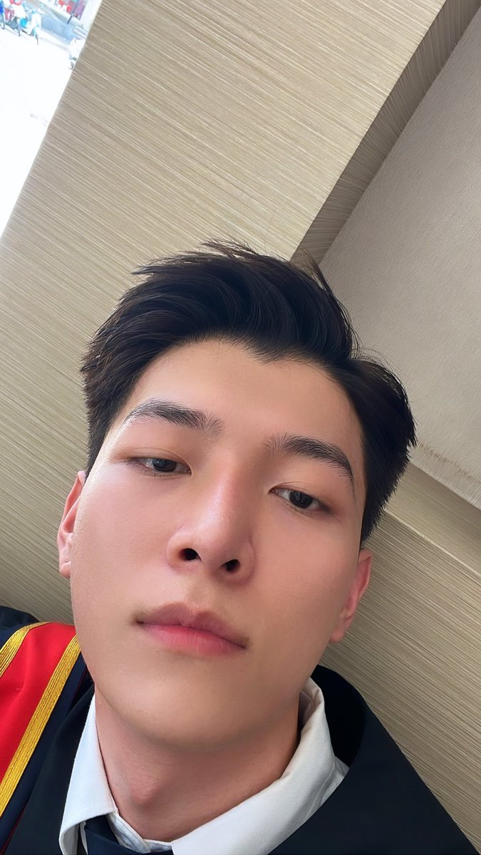 เรียนพร้อมเพื่อน จบพร้อมน้อง 🤣