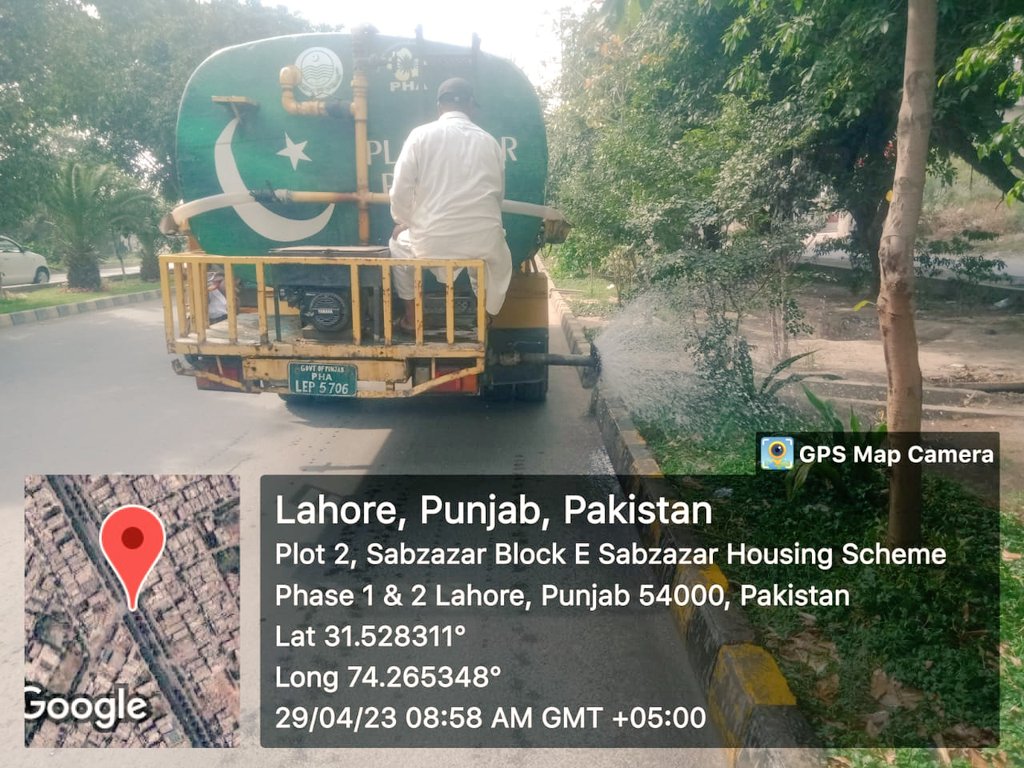 PhaLhr's tweet photo. فضائی آلودگی کے خاتمہ کے لیے پی ایچ اے کی واٹرٹینک گاڑی گلشن راوی ، مسلم ٹاؤن، سبزہ زار اور مصطفی ٹاؤن کے مختلف علاقوں کی گرین بیلٹس ، درختوں اور پودوں کو واش کررہی ہے۔
#Treewashing #Lahore https://t.co/C6LnX9OjWH