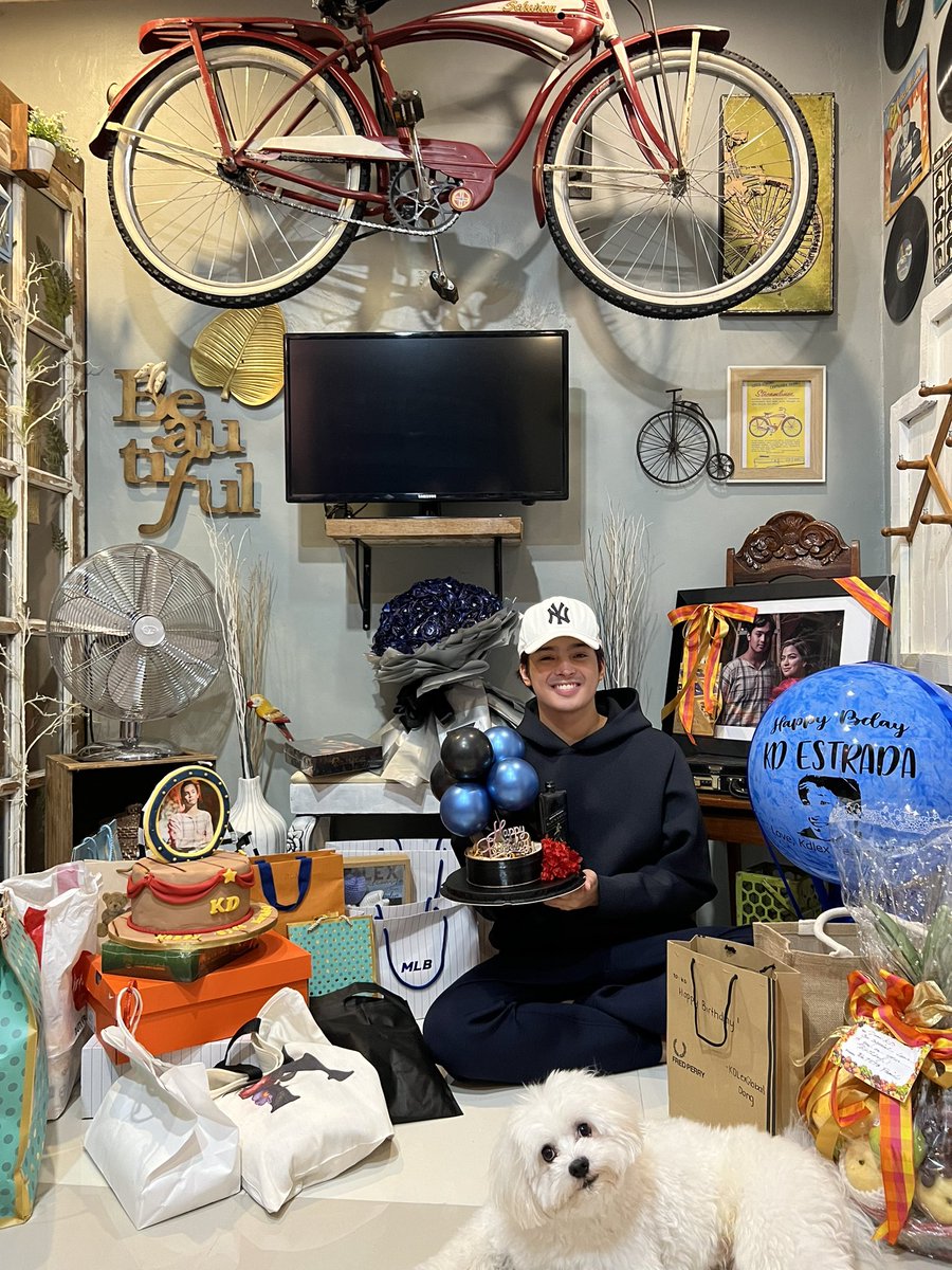 thank you for last night's pre-bday celebration! 

special thanks to @sassyweird and my @Kaydets_Kdester for making this closing show special 💙

and i'd also like to show my appreciation to @SlapsoilsOFC <a href="/whatever9ofc/">WHATEVER 9 of KDLex</a> for collaborating with us and the rest of the sweethearts!