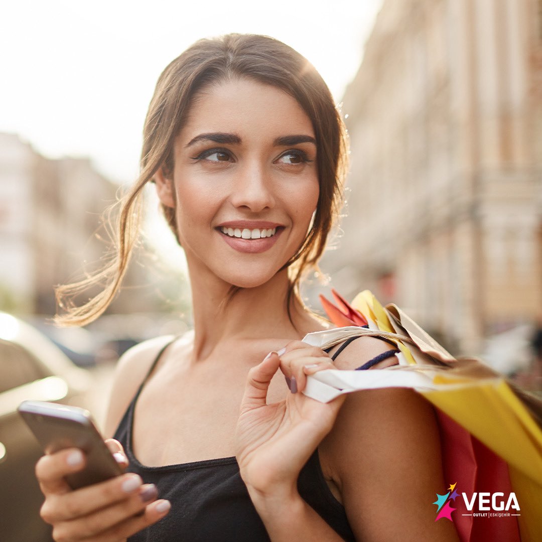 Her yaştan, her tarza uygun seçenekler VEGA Outlet Eskişehir'de.
