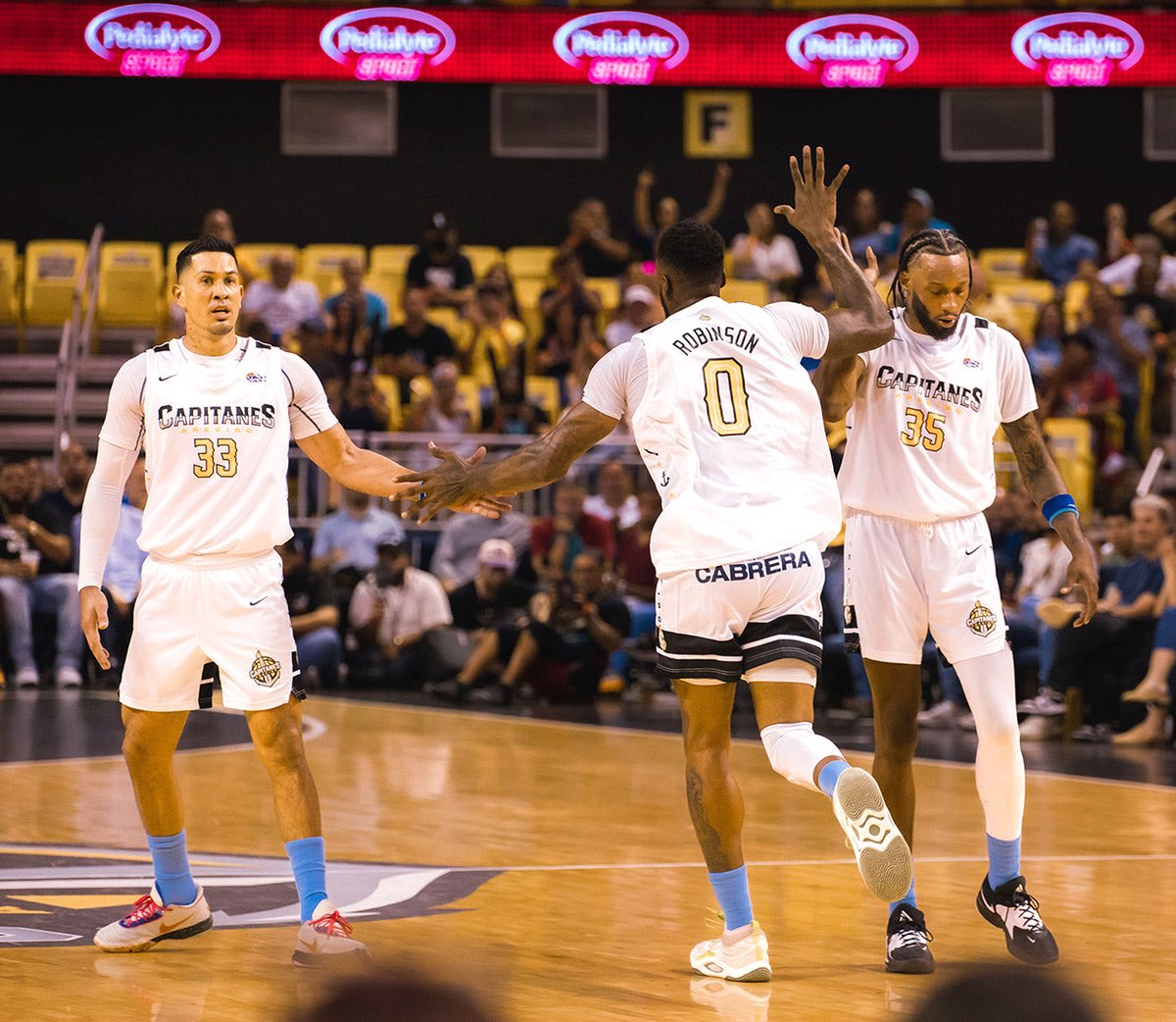 capitanesarecibo.com/2023/04/divide… <a href="/LaguiritaBSN/">La Güirita 🇵🇷</a> <a href="/bsnpr/">Baloncesto Superior Nacional 🏀🇵🇷</a> <a href="/baloncestero/">Dani Mérida</a> <a href="/NotiUno/">NotiUno 630</a> <a href="/noticel/">NotiCel</a> <a href="/Natmelendez5/">Natalia Melendez</a> <a href="/T2RicardoTorres/">Ricardo Torres</a> <a href="/noelpineiro/">Noel Piñeiro Planas</a>