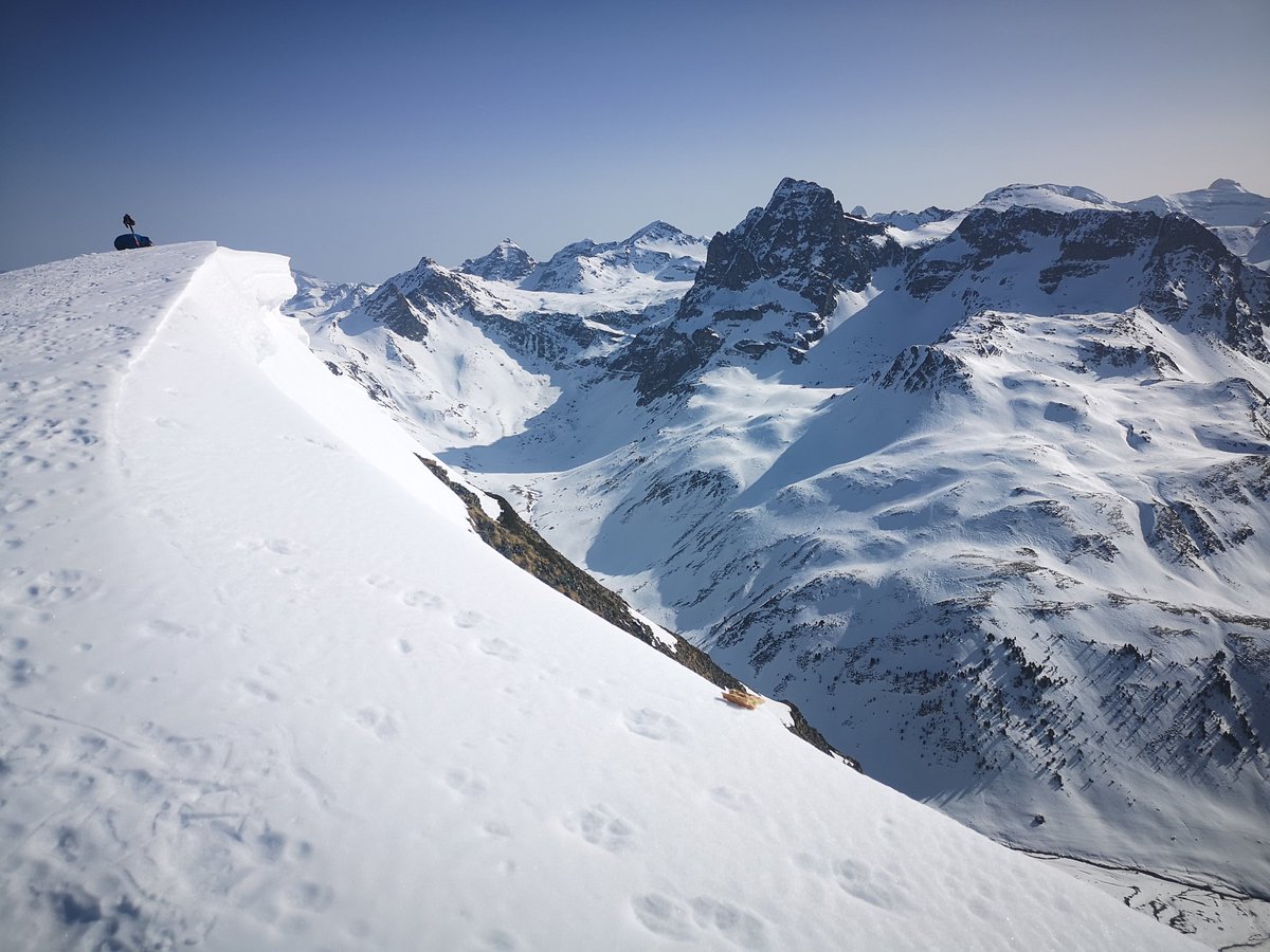 Anuncian que Canal Roya está a salvo de la destrucción de la unión de estaciones de esquí por parte de la Diputación de Huesca.
Pero sabemos que no es por convicción y que realmente solo estará a salvo cuando este reino de luz, nieve y silencio sea protegido como Parque Natural.