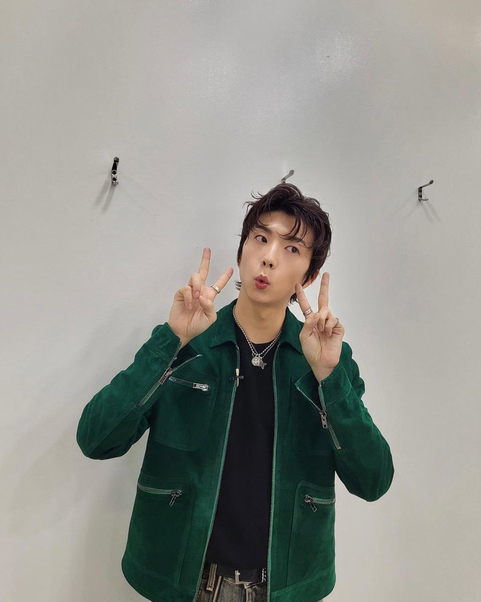 2pmalways's tweet photo. [2PM IG]
Because Thursday is 2 Wooyoung a day..we are so happy,,🩵

#From #KBS2 #BeatCoin #To #MBC #BoysFantasy
#Happy #AngDay💙
https://t.co/qExQVlK4VQ https://t.co/YZf9pj61tS