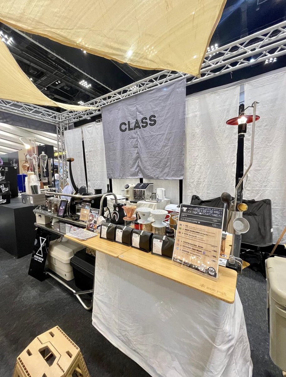 yuuchan5622's tweet photo. CLASS CAFE が #esancoffeefair2023 に出店中☕️
今回はバンコクの珈琲屋さんも出店しています
コラートの皆さん、この機会に色々なお店の珈琲を楽しんで下さい👌
場所：korat Hall
日程：27-30日
#korat #タイ生活 #classcafe https://t.co/XFsRfYfasH