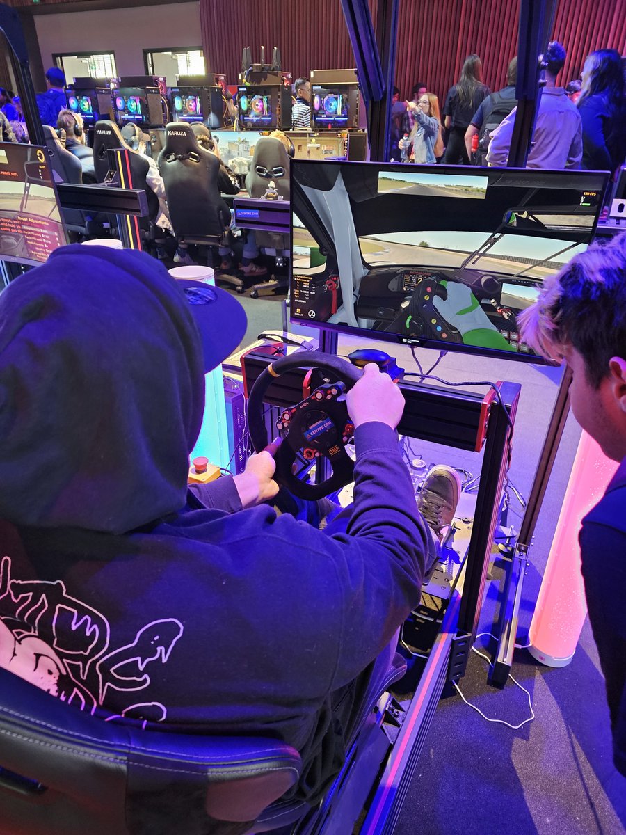 Zopptimus's tweet image. Seconds before disaster.. #LawnMower #DreamHackMelbourne 
@DreamHack @centrecomau 

Ft. @nozzicus @WantedWomby