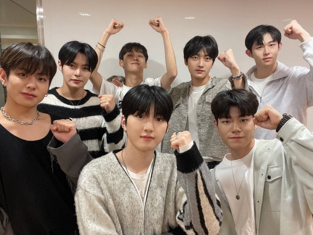 keiswon's tweet photo. No words can describe how much I miss seeing you together https://t.co/b1tdwYOPtd